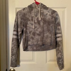 Super cute gray shirt!